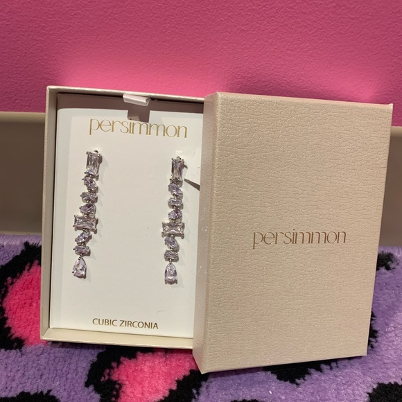 Cubic Zirconia stud earrings NWT - Picture 3 of 4